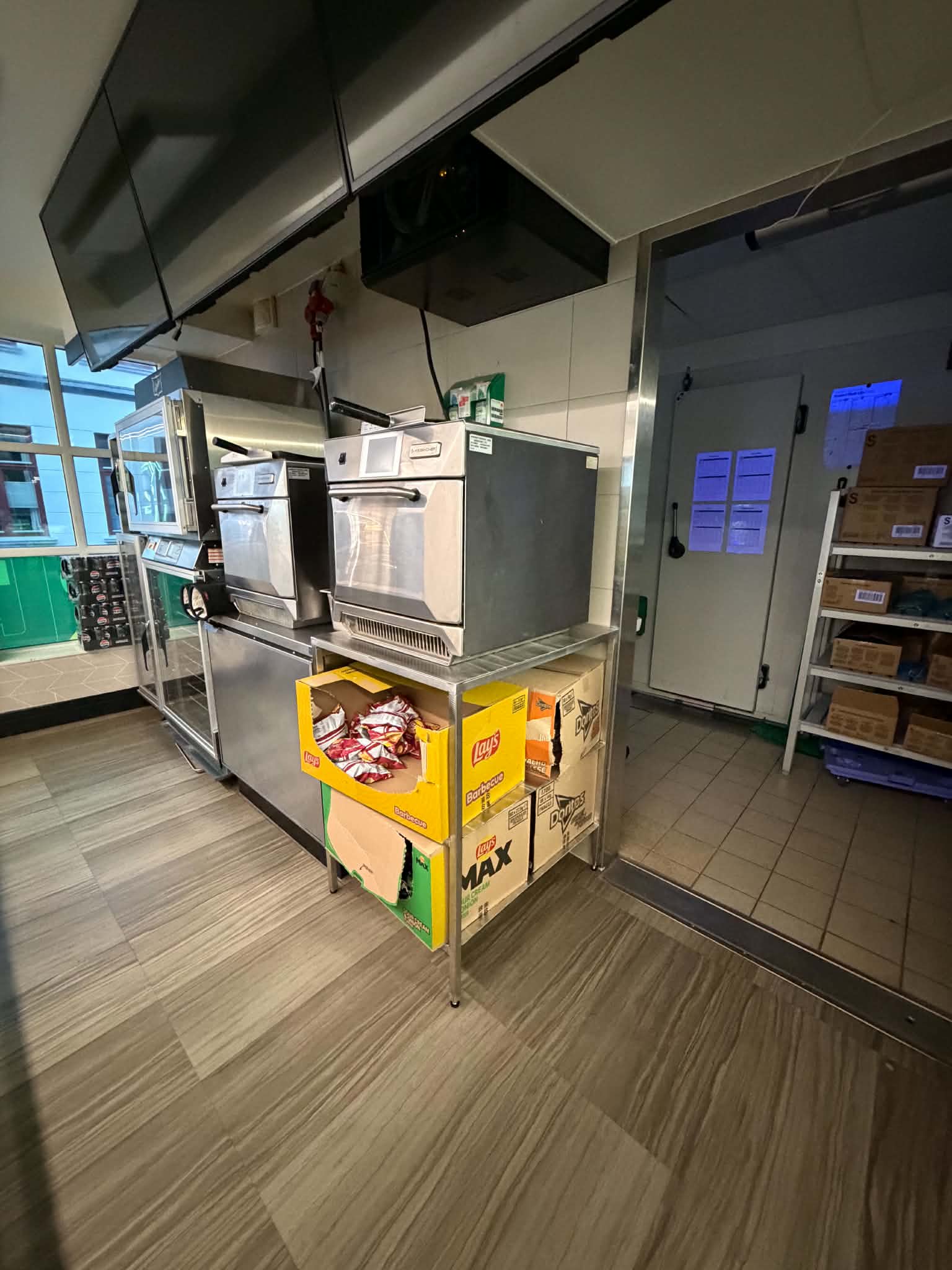 Bord på specialmål til Subway Aalborg